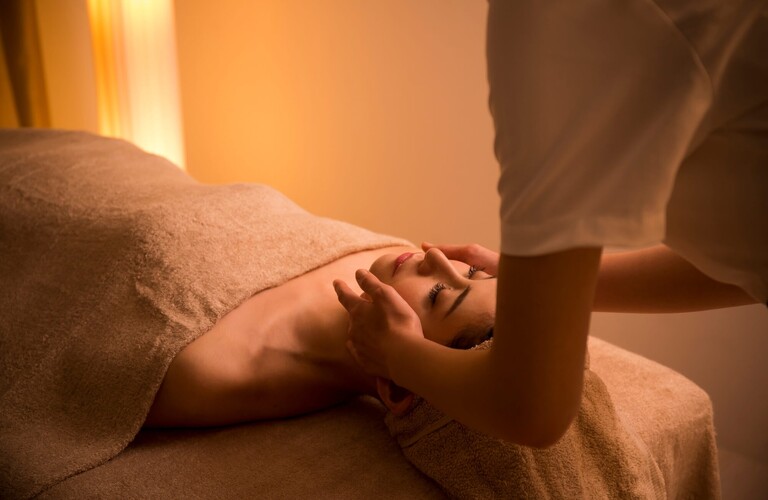 小顔を目指すケア | 本八幡のエステならprivate aesthetic salon en.